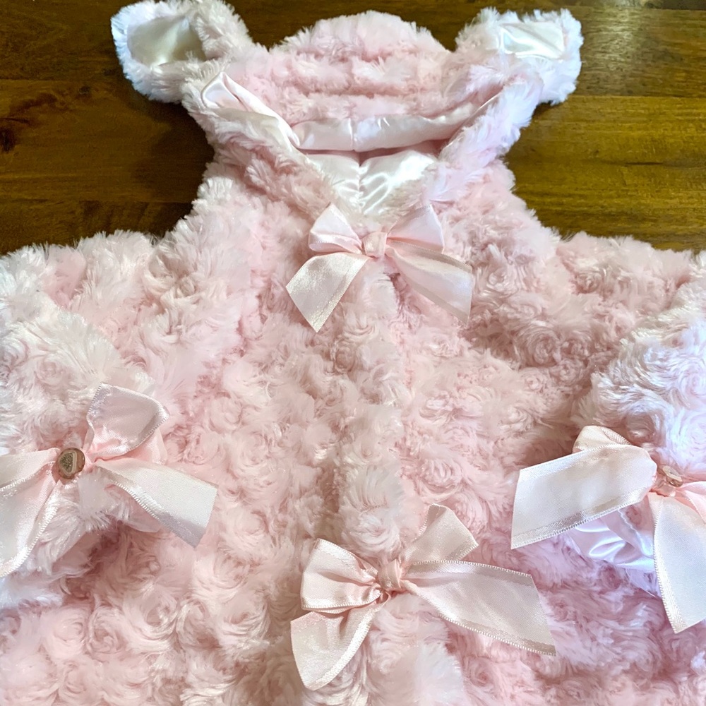 Gorgeous Rosette Design Bunny-Eared coat w/ Bows - Picture 5 of 8